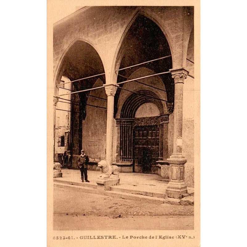 Carte postale ancienne Guillestre porche église Notre-Dame Aquilon