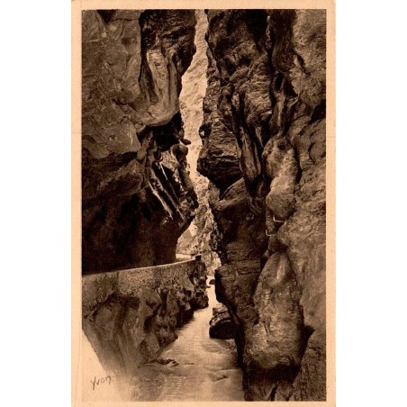 Carte postale ancienne gorges du Cians partie étroite canyon