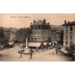 Carte postale ancienne Millau place du Mandaroux café de Millau