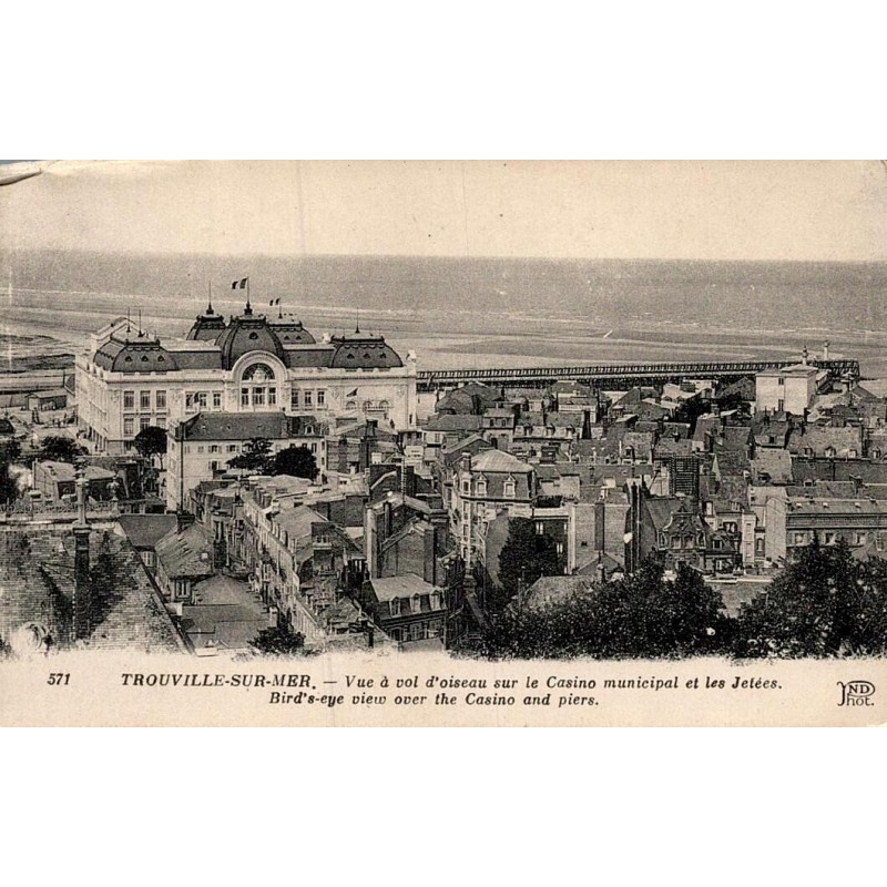 Carte postale ancienne Trouville casino jetées vue aérienne