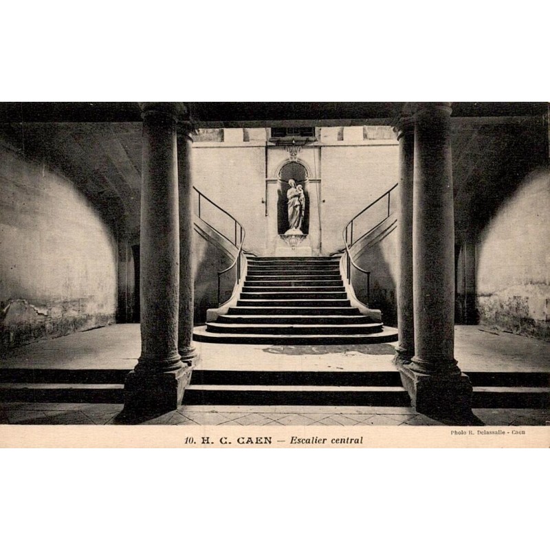 Carte postale ancienne Caen escalier central intérieur HC