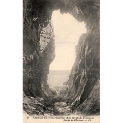 Carte postale ancienne Perros Guirec grotte Trestignel interieur LL
