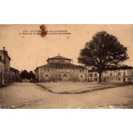 Carte postale ancienne Châteauneuf sur Charente place du Vieux Marché salle municipale