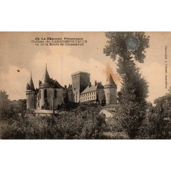 Carte postale ancienne château La Rochefoucauld route de Chasseneuil Charente