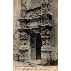 Carte postale ancienne Angoulême rue de la Cloche Verte maison Saint Simon