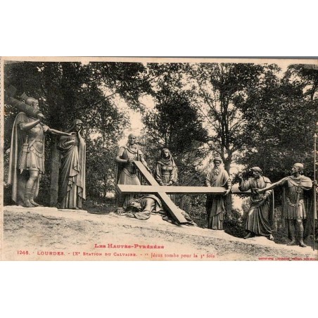 Carte postale ancienne Lourdes IXe station du Calvaire Jésus 3e chute LF