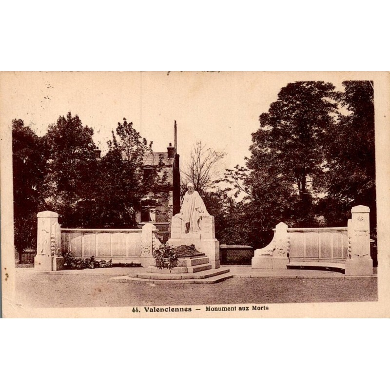 Carte postale ancienne Valenciennes monuments aux morts Grande Guerre Nord
