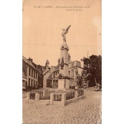 Carte postale ancienne Mont Cassel monument des Enfants morts pour la Patrie Nord