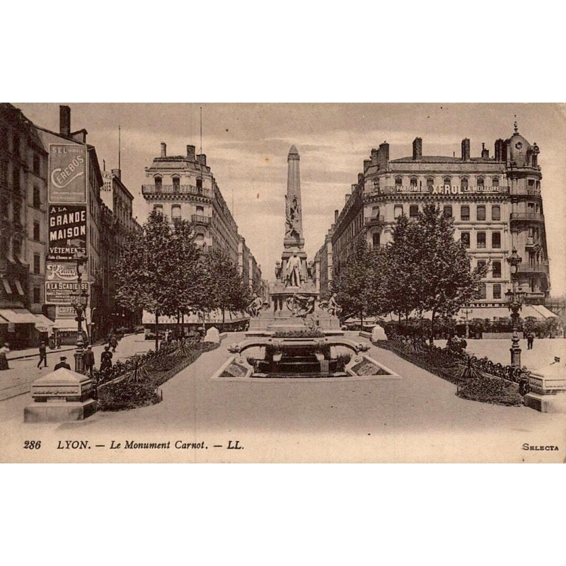 Carte postale ancienne Lyon monument Carnot place République Rhône