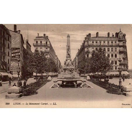 Carte postale ancienne Lyon monument Carnot place République Rhône