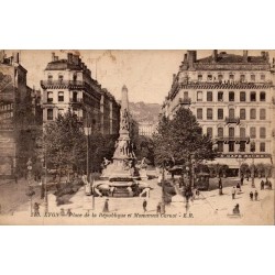 Carte postale ancienne Lyon place de la République monument Carnot Rhône