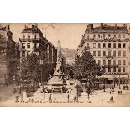 Carte postale ancienne Lyon place de la République monument Carnot Rhône