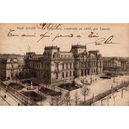 Carte postale ancienne Lyon La Préfecture construite en 1885 par Louvier CPA Rhône