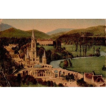 Carte postale ancienne Lourdes vue plongeante esplanade basilique vallée du Gave