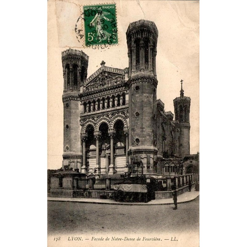 Carte postale ancienne Lyon Façade de Notre-Dame de Fourvière CPA Rhône