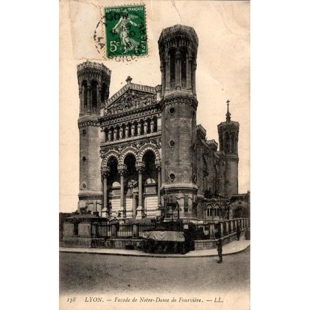 Carte postale ancienne Lyon Façade de Notre-Dame de Fourvière CPA Rhône