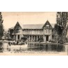 Carte postale ancienne Bois de Vincennes Pavillon des Forêts les passeurs CPA Paris