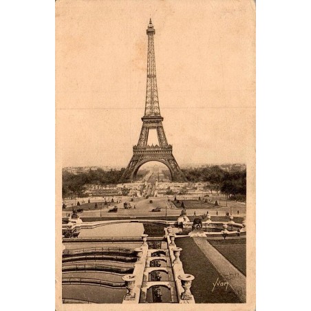Carte postale ancienne Paris En flânant La Tour Eiffel CPA