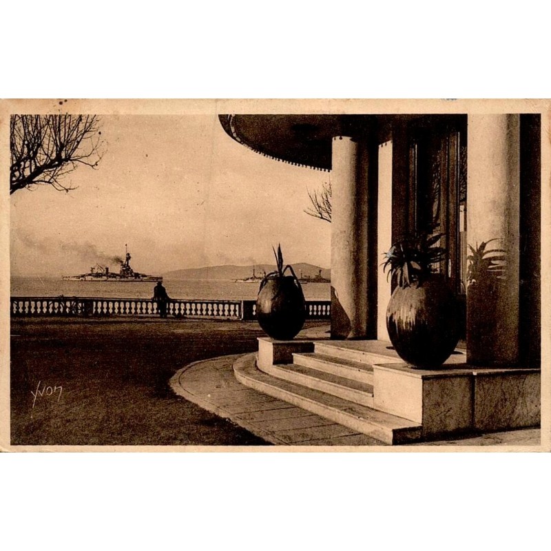 Carte postale ancienne Saint-Raphaël L’Escadre en rade La Douce France CPA Var