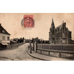 Carte postale ancienne Yvetot Rue de la Gare en Seine-Maritime