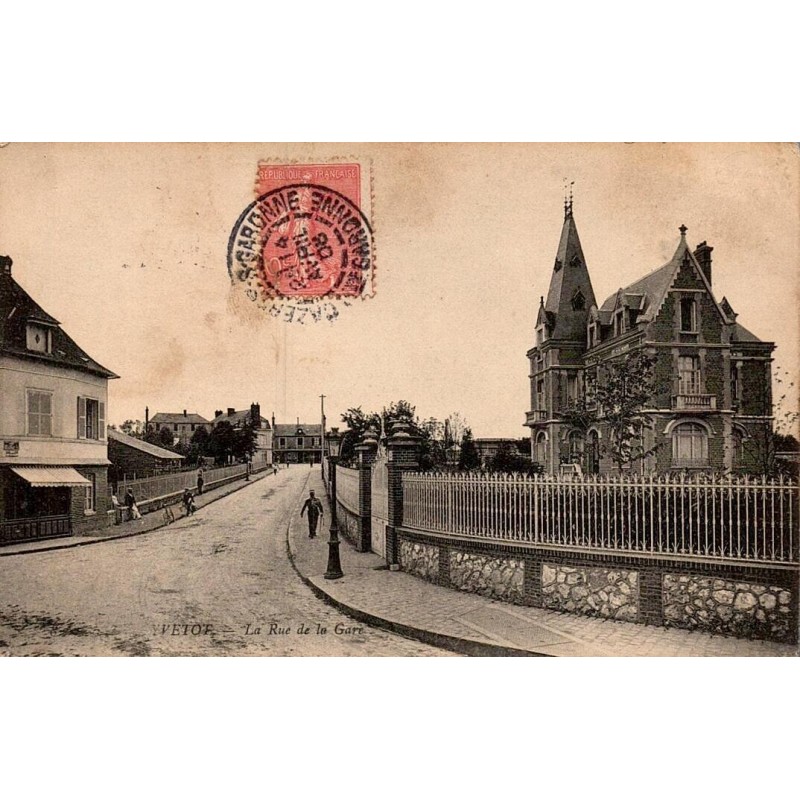 Carte postale ancienne Yvetot Rue de la Gare en Seine-Maritime