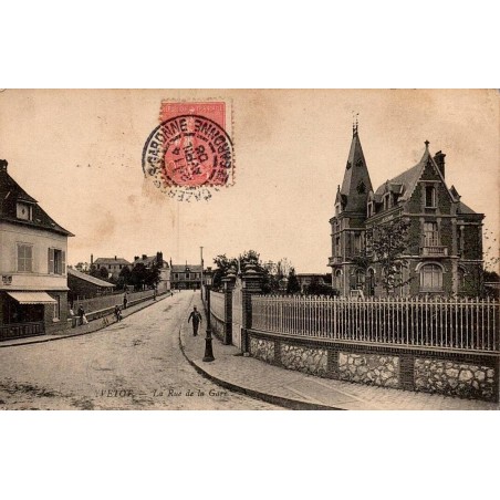 Carte postale ancienne Yvetot Rue de la Gare en Seine-Maritime