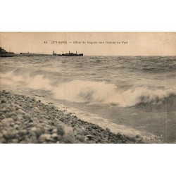 Carte postale ancienne Le Havre effet des vagues sur l’entrée du port