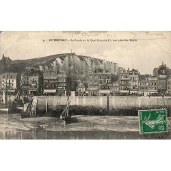 Carte postale ancienne Le Tréport bassin et quai François Ier vus depuis les docks