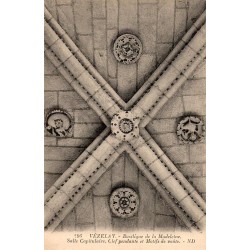 Carte postale ancienne Vézelay basilique de la Madeleine salle capitulaire clé pendante ND