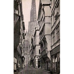 Carte postale ancienne Rouen une rue du centre historique