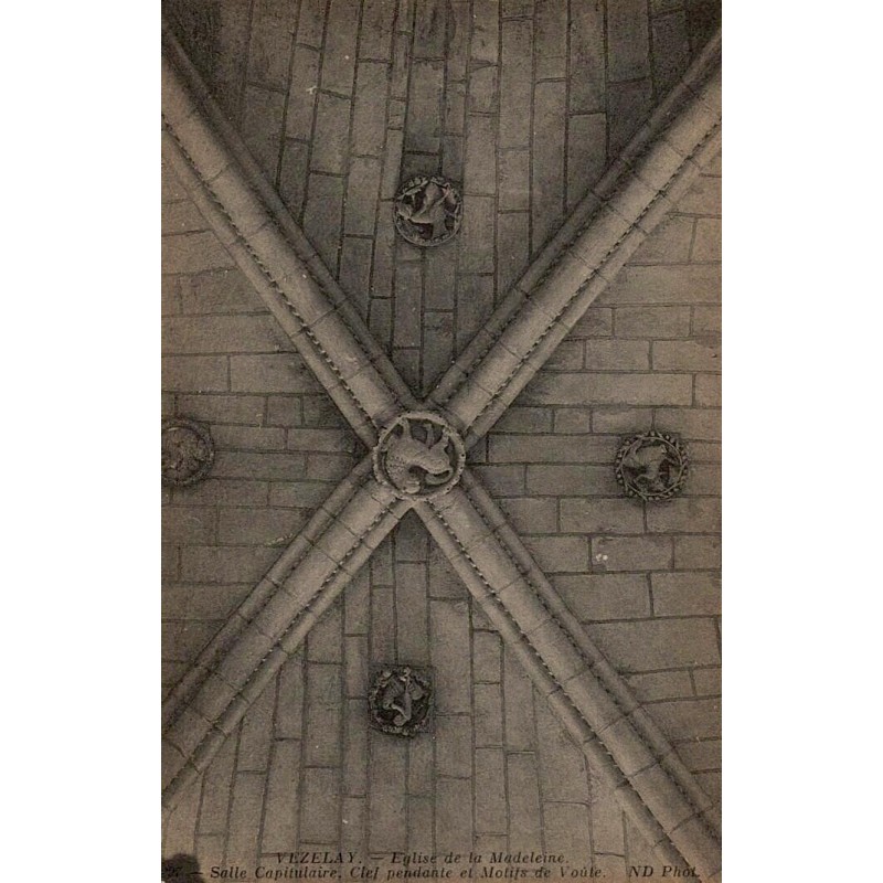 Carte postale ancienne Vézelay salle capitulaire clef pendante motifs de voûte ND Phot.