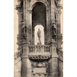 Carte postale ancienne Bonsecours Monument de Jeanne d’Arc monument central