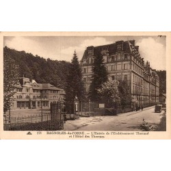 Carte postale ancienne Bagnoles-de-l’Orne Établissement Thermal et Hôtel des Thermes