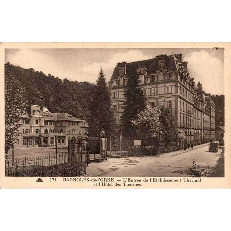 Carte postale ancienne Bagnoles-de-l’Orne Établissement Thermal et Hôtel des Thermes