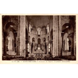 Carte postale ancienne Saint-Nectaire intérieur de l’église chapiteaux remarquables