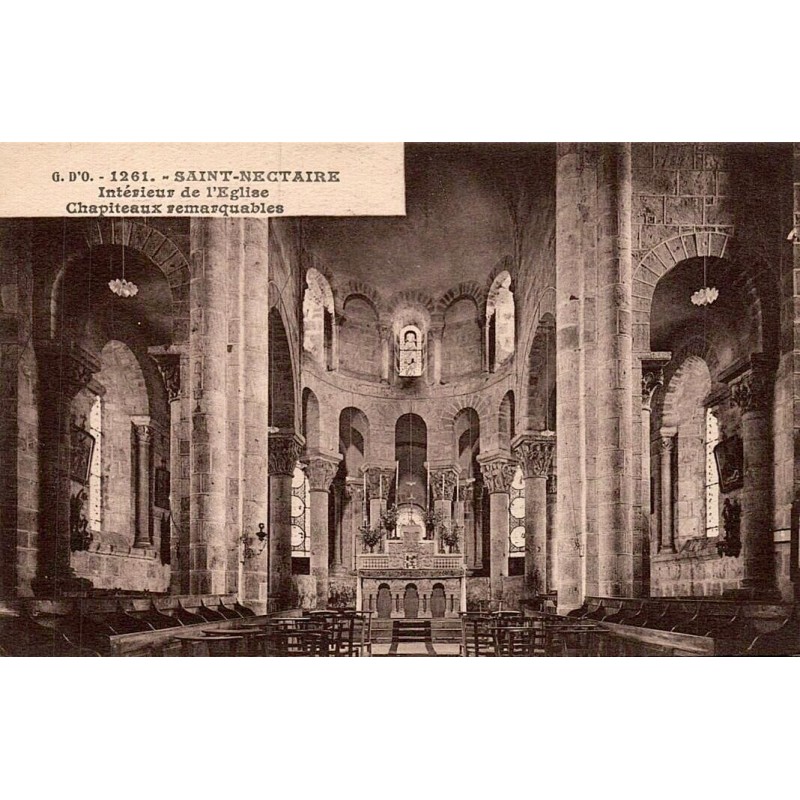 Carte postale ancienne Saint-Nectaire intérieur de l’église chapiteaux remarquables