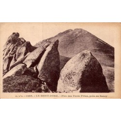 Carte postale ancienne Le Mont-Dore Pics des Trois Filles près du Sancy