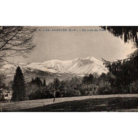 Carte postale ancienne Argelès-Gazost Un coin du parc