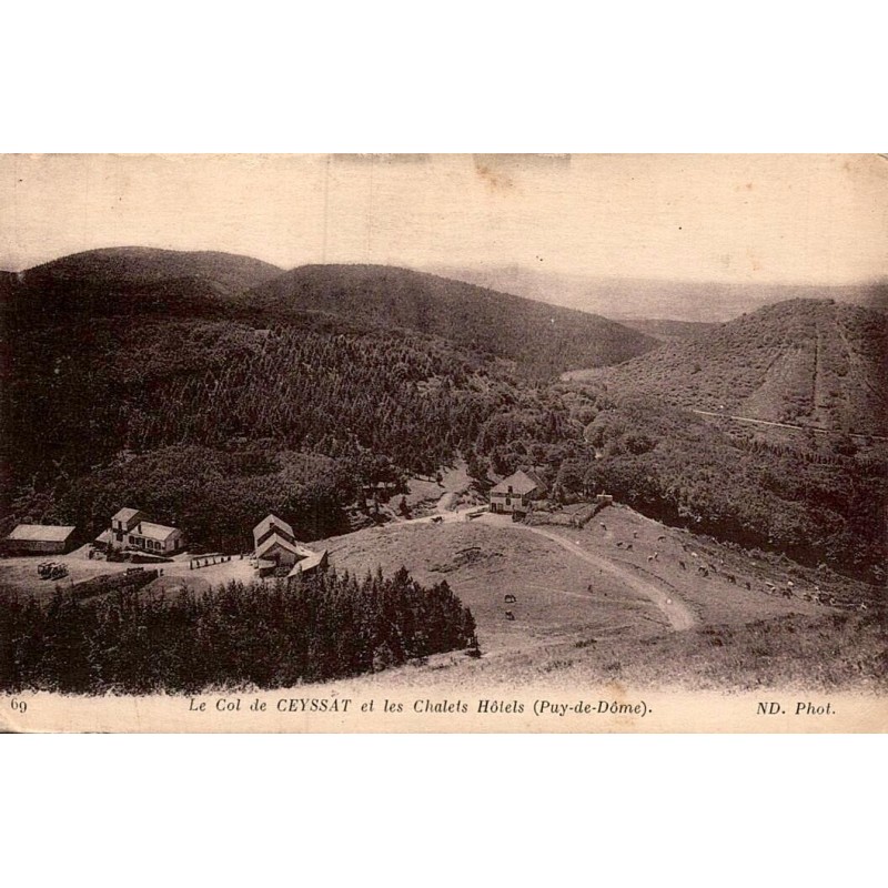 Carte postale ancienne Col du Ceyssat et les Chalets-Hôtels Puy de Dôme