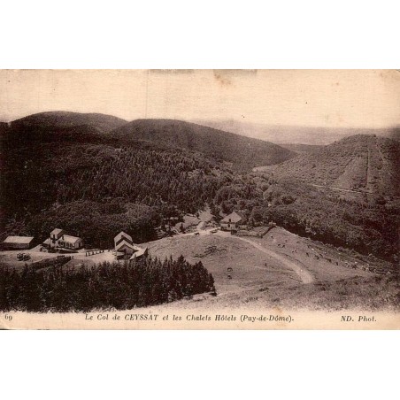 Carte postale ancienne Col du Ceyssat et les Chalets-Hôtels Puy de Dôme