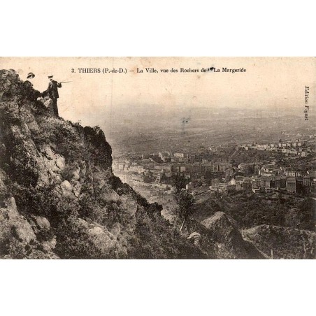 Carte postale ancienne Thiers vue des Rochers de la Margeride
