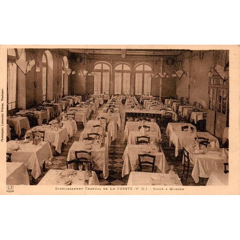 Carte postale ancienne La Preste Établissement Thermal salle à manger