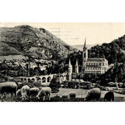 Carte postale ancienne Lourdes basilique et Pic du Jer