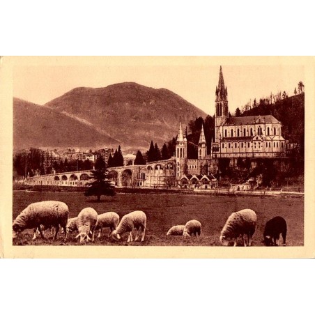 Carte postale ancienne Lourdes basilique et Pic du Jer