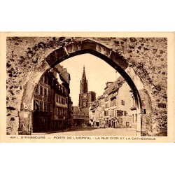 424 c - STRASBOURG - PORTE DE L’HÔPITAL - La Rue D'Or et la Cathédrale
