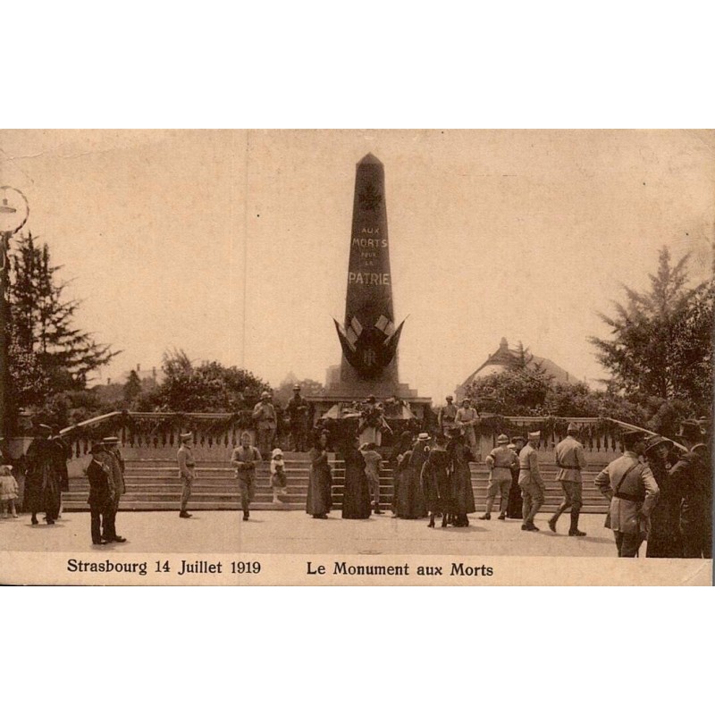 Carte postale ancienne Strasbourg 14 Juillet 1919 Le Monument aux Morts