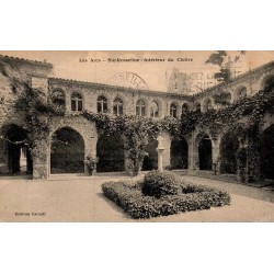 Carte postale ancienne Les Arcs intérieur du cloître de Sainte-Roseline