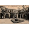 Carte postale ancienne Les Arcs intérieur du cloître de Sainte-Roseline
