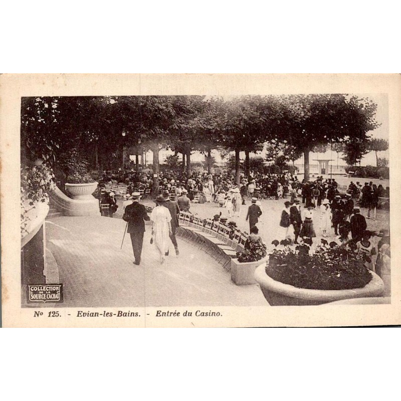 Carte postale ancienne Évian-les-Bains entrée du Casino Haute-Savoie