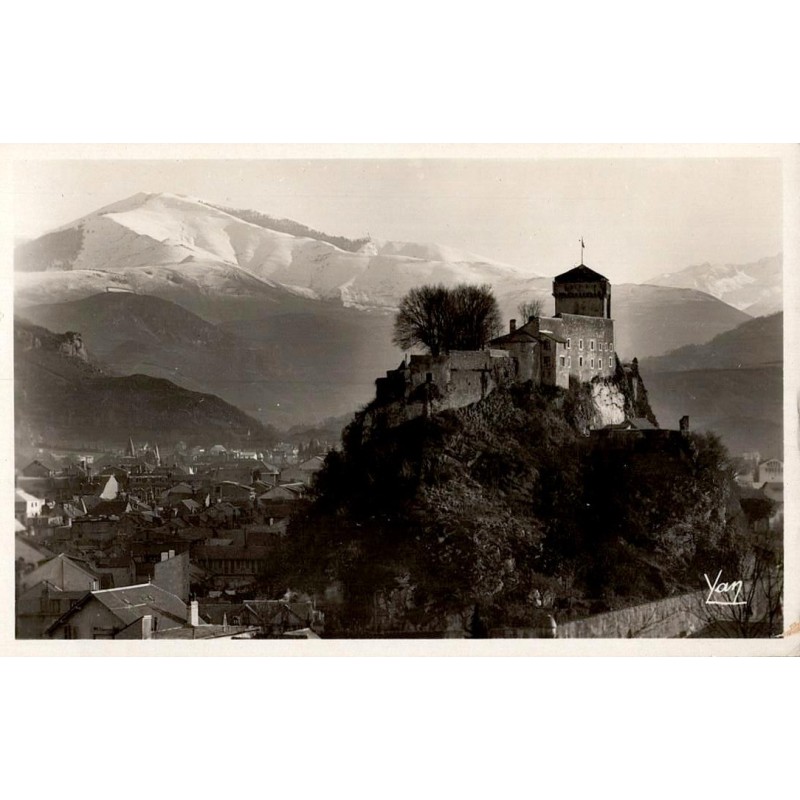 Carte postale ancienne Lourdes le château fort